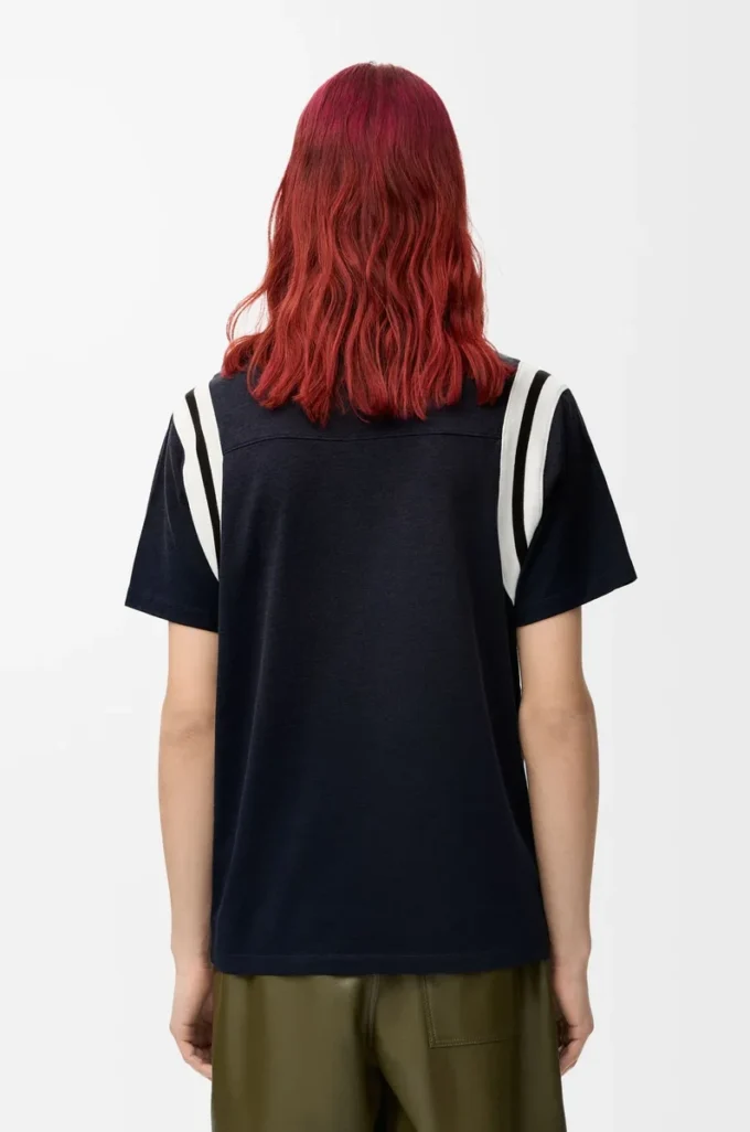 T-shirt med normal passform i bomull och viskos, mörk marinblå T-shirt med normal passform i bomull och viskos, mörk marinblå