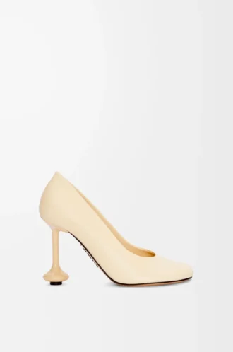 Toy-pumps i getskinn, färg Oat Milk