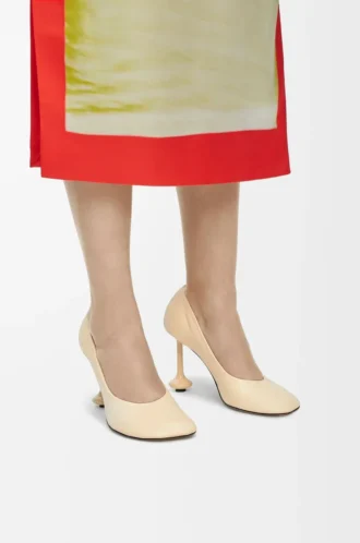 Toy-pumps i getskinn, färg Oat Milk