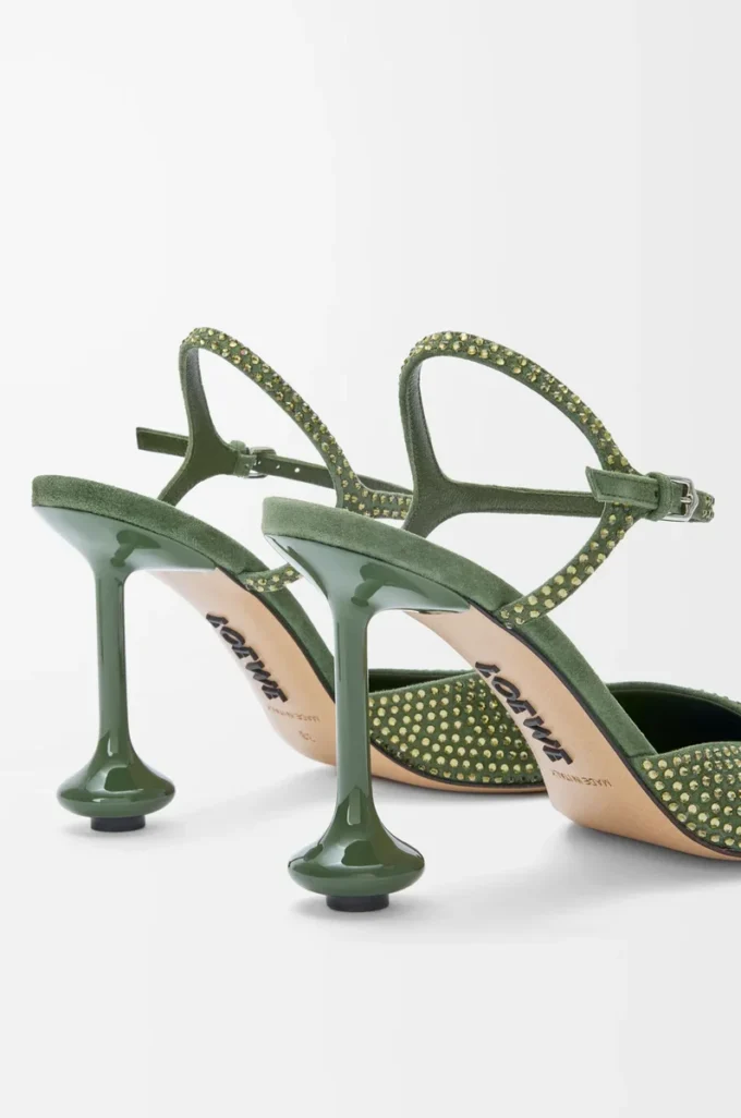 Toy-pumps med ankelrem i strassdekorerat mocka, militärgrön Toy-pumps med ankelrem i strassdekorerat mocka, militärgrön