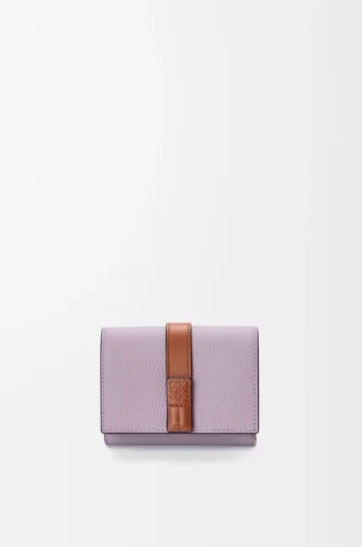 Trefaldig plånbok i mjukt kornat kalvskinn Dirty Mauve/Squirrel