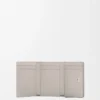 Trefaldig plånbok i satin kalvskinn Shell Grey
