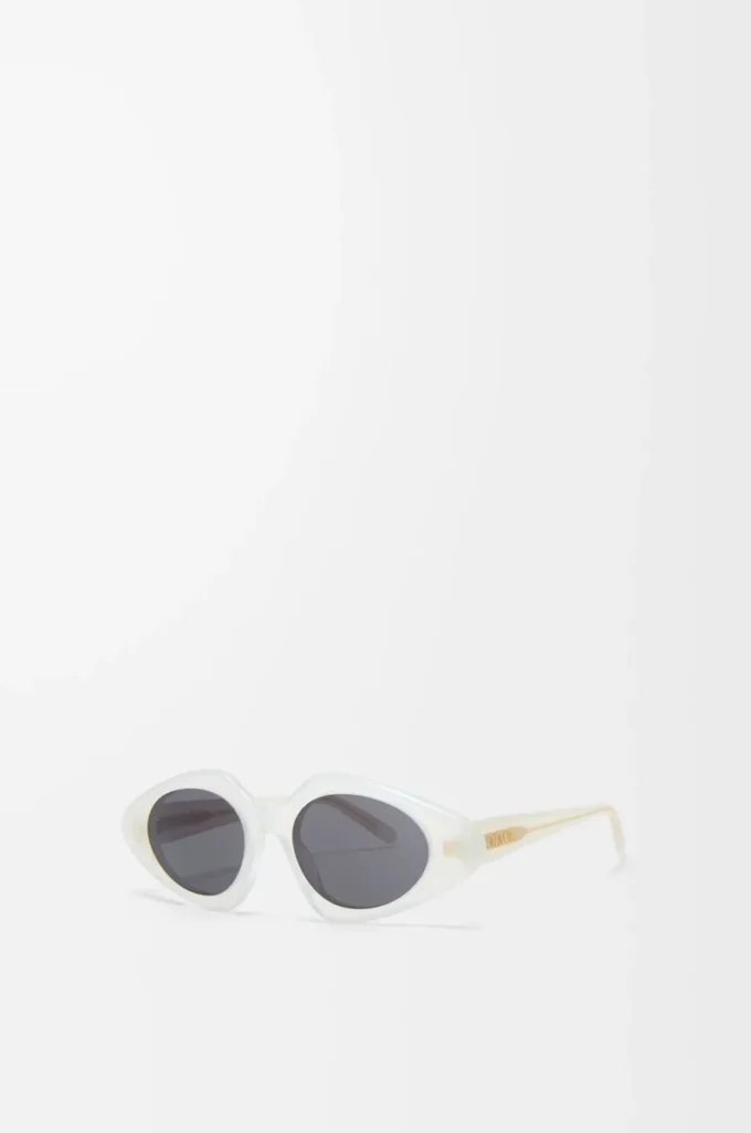 Triangle Slim solglasögon Milky Ivory Triangle Slim solglasögon Milky Ivory