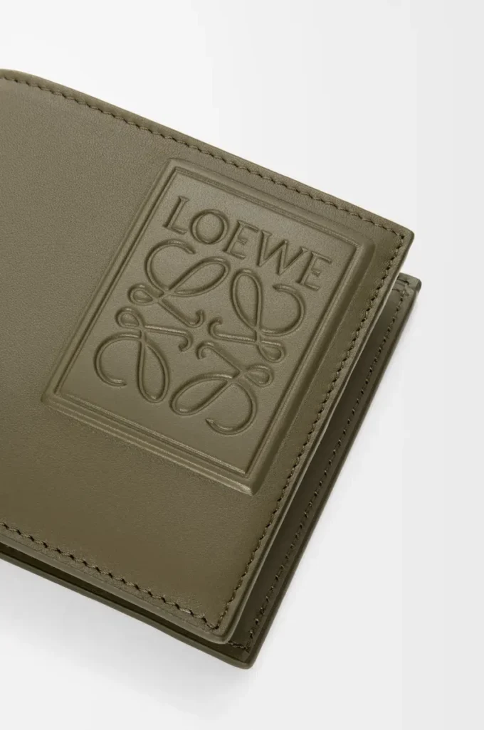 Tvåfaldig myntplånbok i satin kalvskinn Khaki Green Tvåfaldig myntplånbok i satin kalvskinn Khaki Green