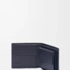 Tvåfaldig myntplånbok i texturerat klassiskt kalvskinn, Deep Navy Tvåfaldig myntplånbok i texturerat klassiskt kalvskinn, Deep Navy