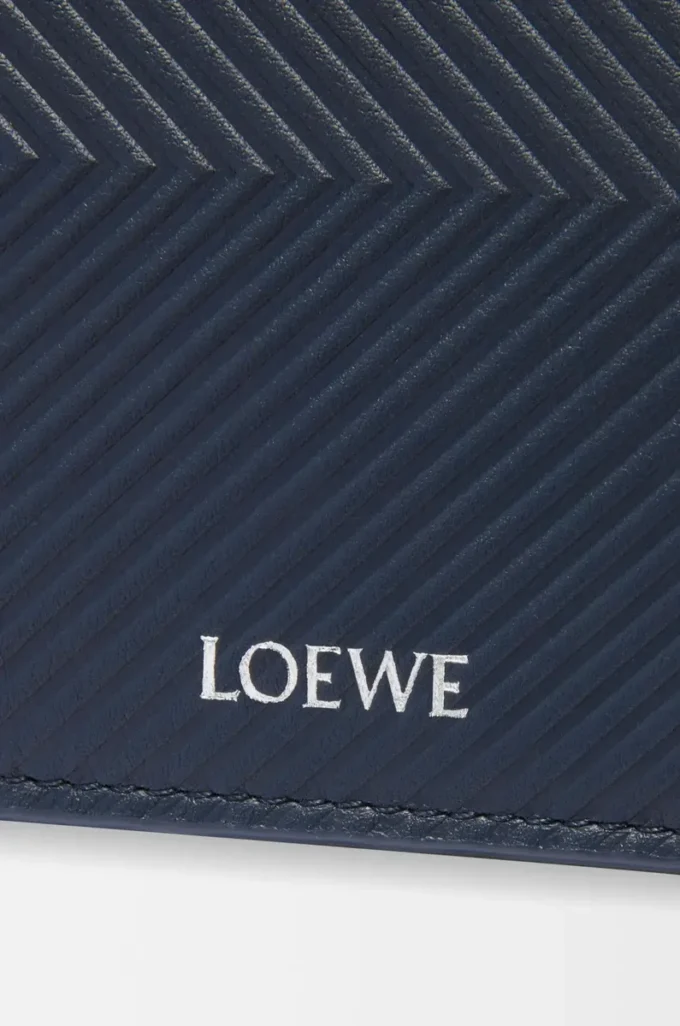 Tvåfaldig myntplånbok i texturerat klassiskt kalvskinn, Deep Navy Tvåfaldig myntplånbok i texturerat klassiskt kalvskinn, Deep Navy