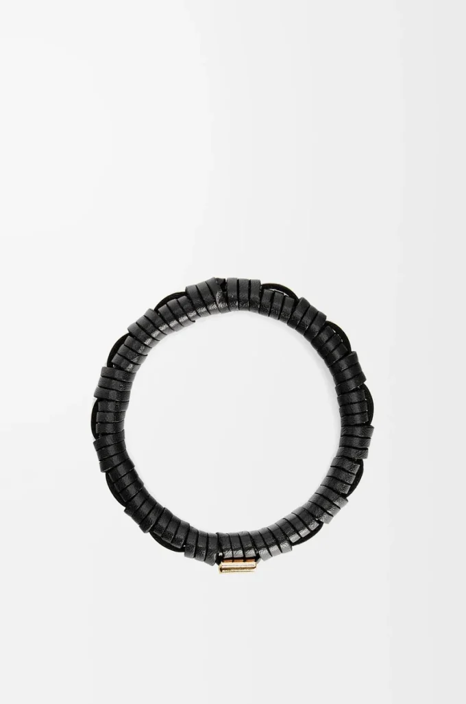 Vävd armring i mässing och klassiskt kalvskinn Svart Vävd armring i mässing och klassiskt kalvskinn Svart