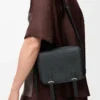 XS Military messenger-väska i mjukt kornat kalvskinn Svart XS Military messenger-väska i mjukt kornat kalvskinn Svart