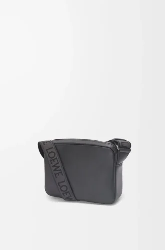 XS Military messenger-väska i mjukt, slätt kalvskinn och jacquard Svart